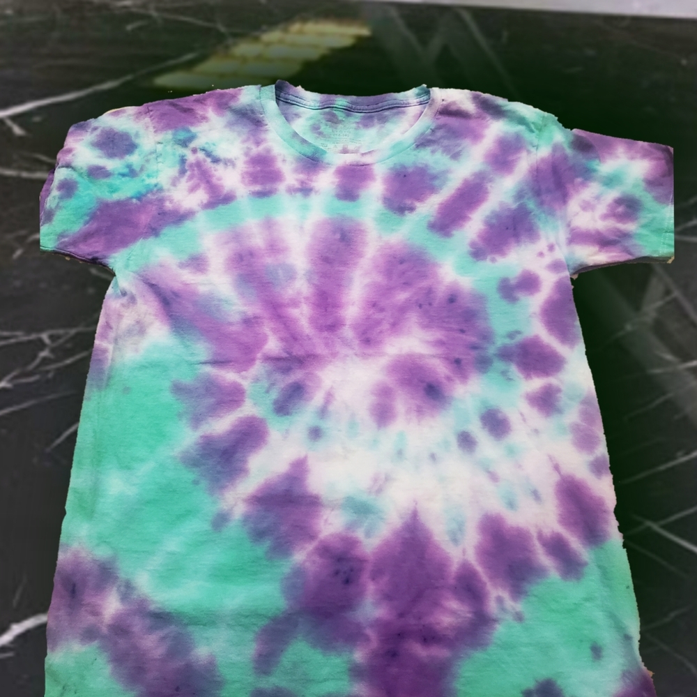 NEW! Hanes Tiedye YOUTH 14/16 Tshirt